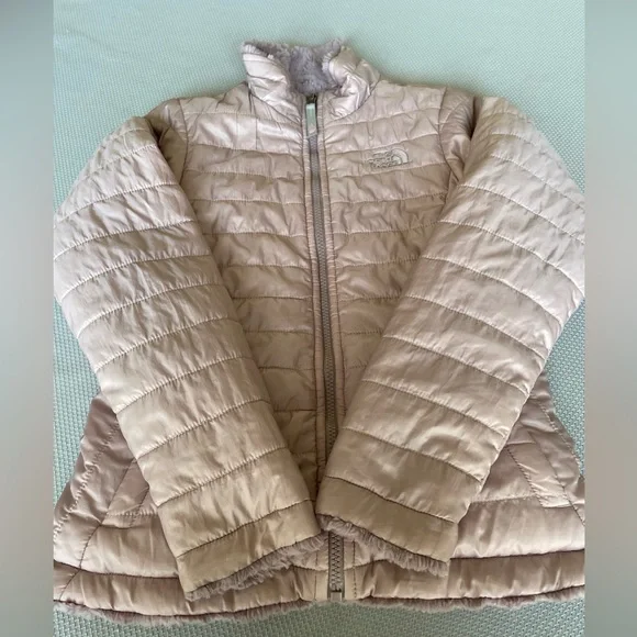 The North Face Girl’s Mossbud Reversible Pale Pink Jacket Size Med 10-12